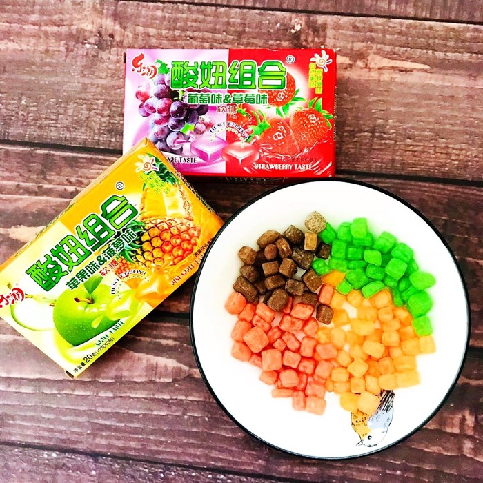 Конфеты виноград-клубника 葡萄草莓 20шт/упак /715-2